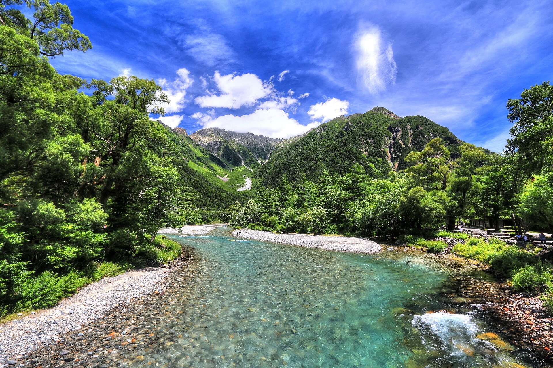 上高地旅行の余韻を感じる山岳風景